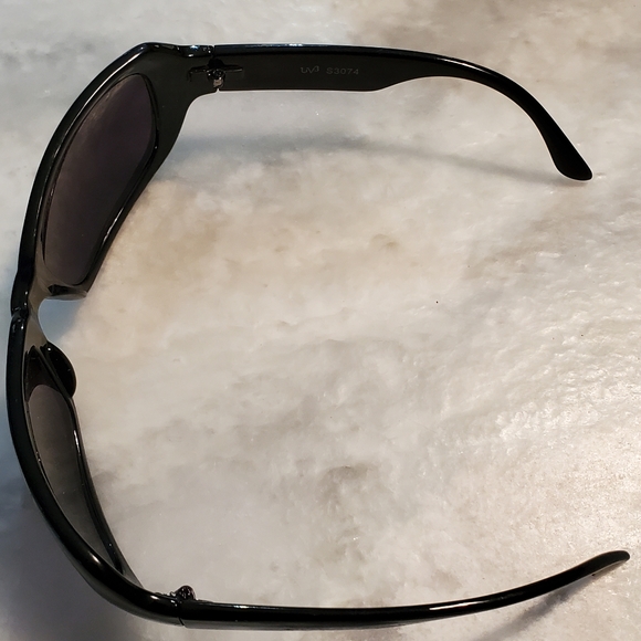 Smith Optics vintage black sunglasses polarized dark lenses, barely worn - Picture 5 of 9